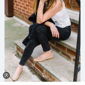 Cream Colored Everlane Dayglove Italian Leather Flats Size 5